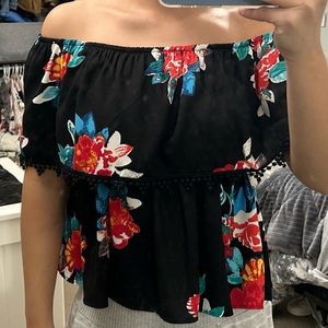 Designlab off the shoulder size XS floral top